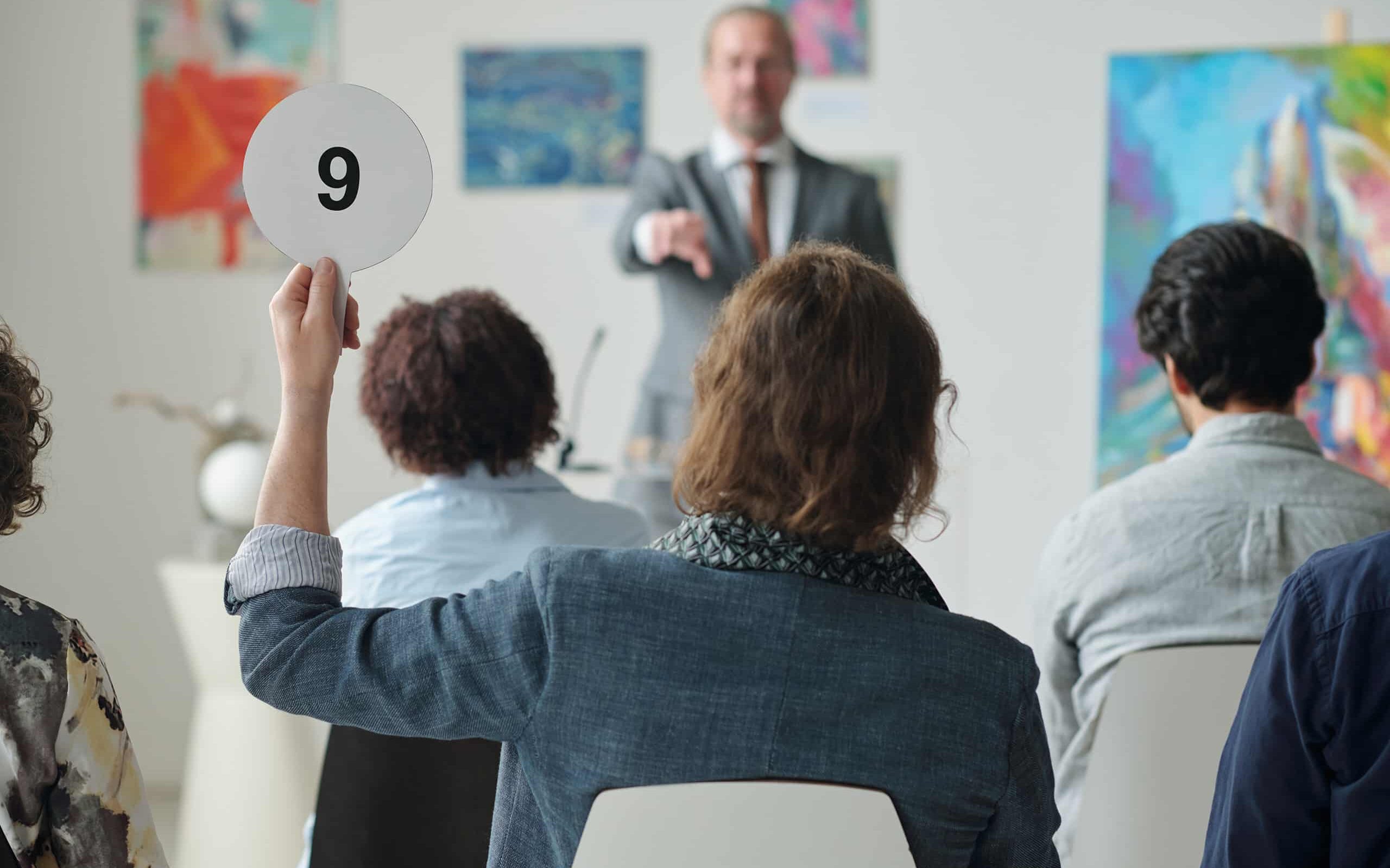 Erreur excusable : obligations des professionnels renforcées en ventes aux enchères.